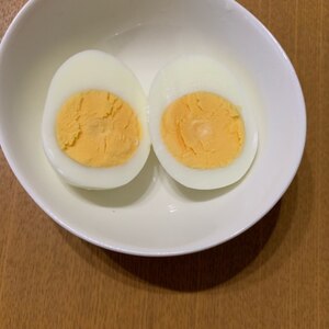 よくあるポリ袋で、茹で卵を奇麗に切る